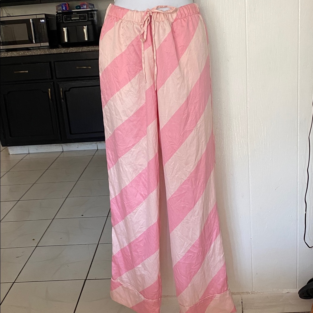 Victoria's Secret Pink and White Lounge Pants